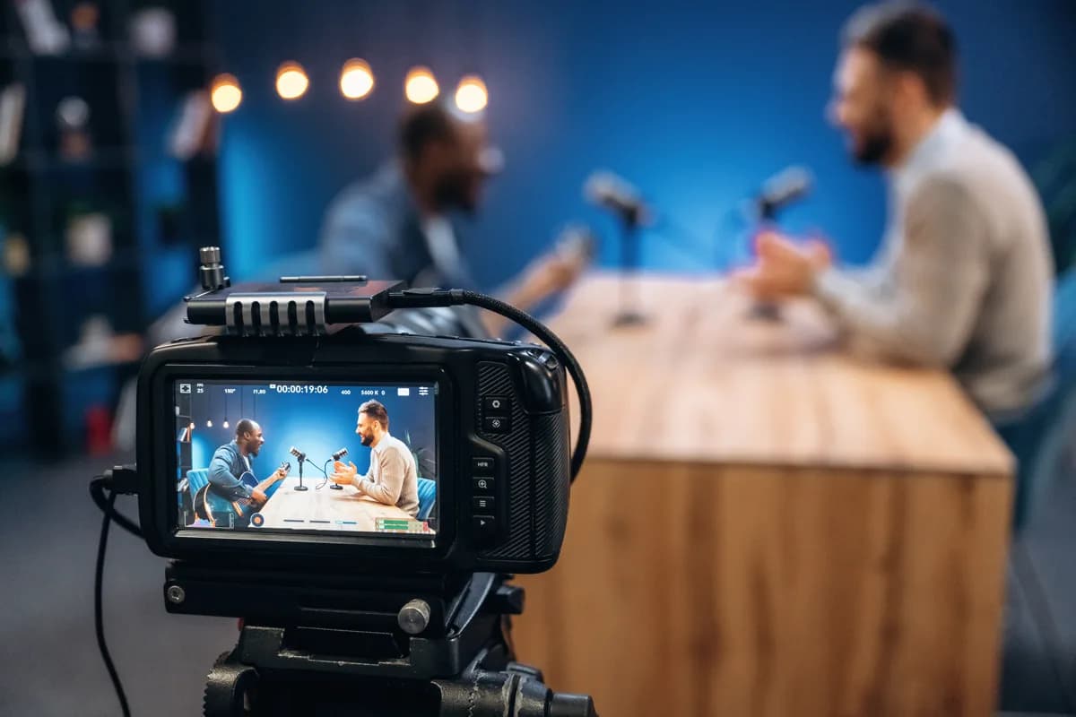 Session d'enregistrement audio avec musicien en studio