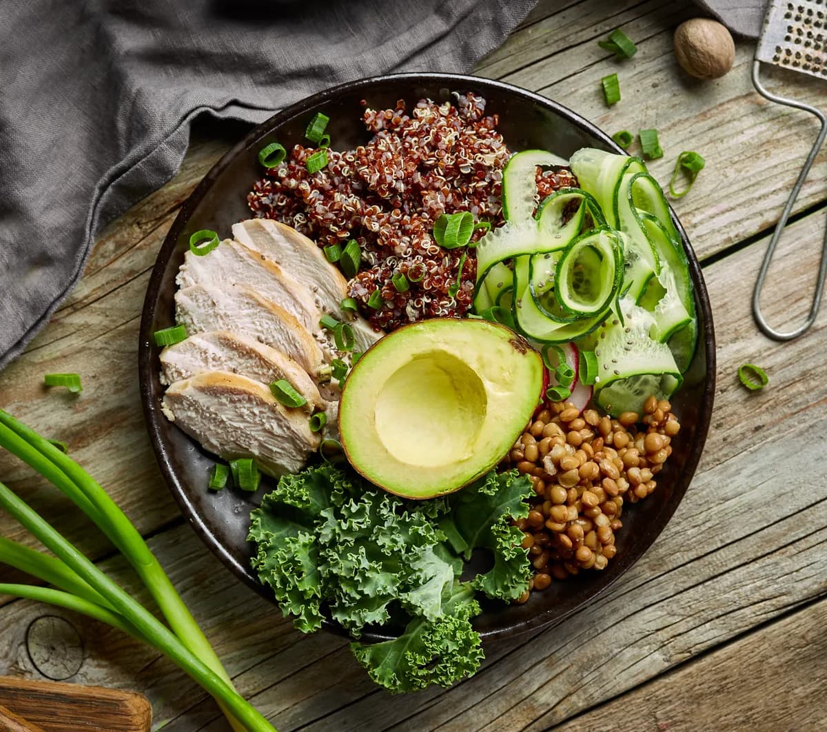 Assiette de dejeuner fraiche avec ingredients locaux du Quebec